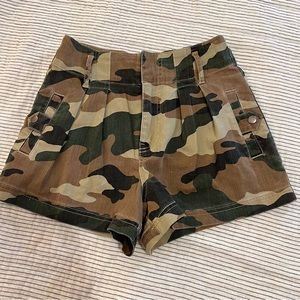 f21 Pleated Denim Camo Shorts small